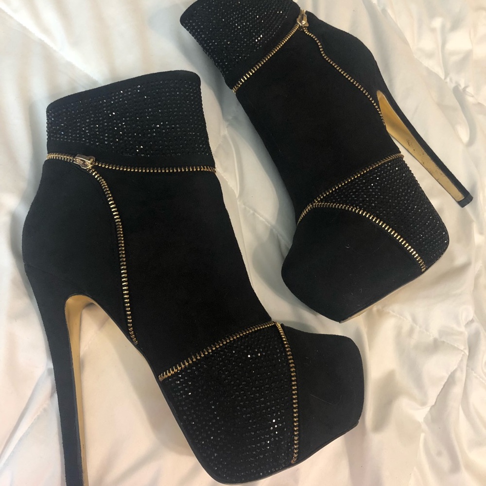 🖤Bebe Heeled Booties 🖤